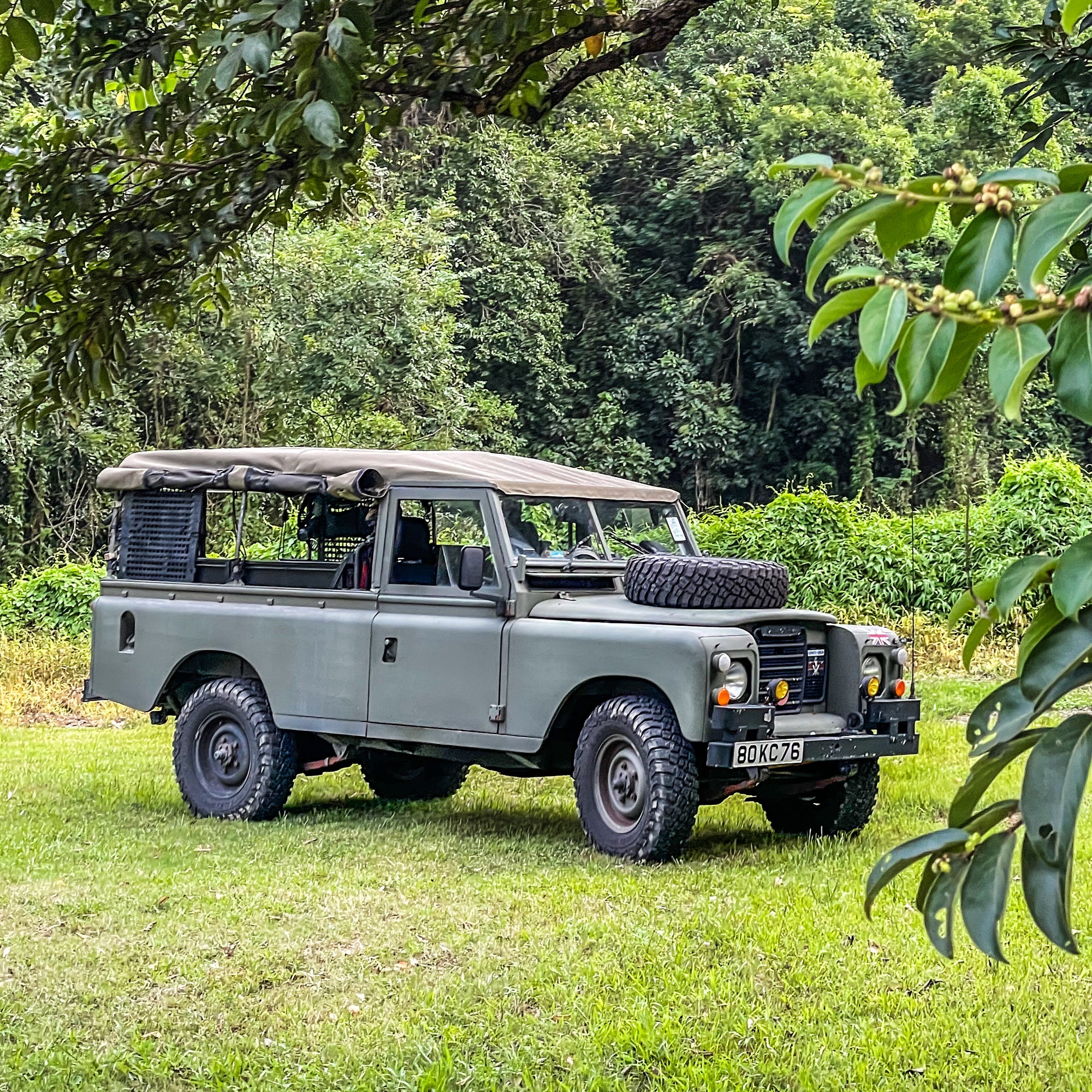 109&quot; - Land Rover Series - Full Hood - With Side Windows &amp; Blinds (FYSW)