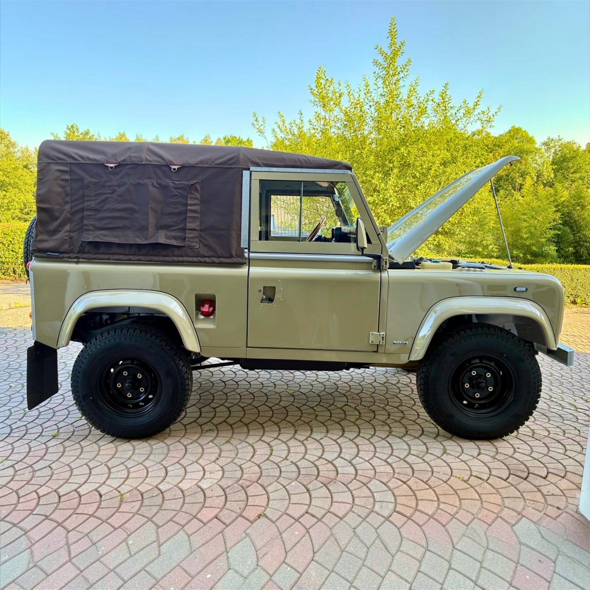90" - Full Hood - With Side Windows &amp; Blinds (FYSW) - Land Rover Defender - (No NAS)