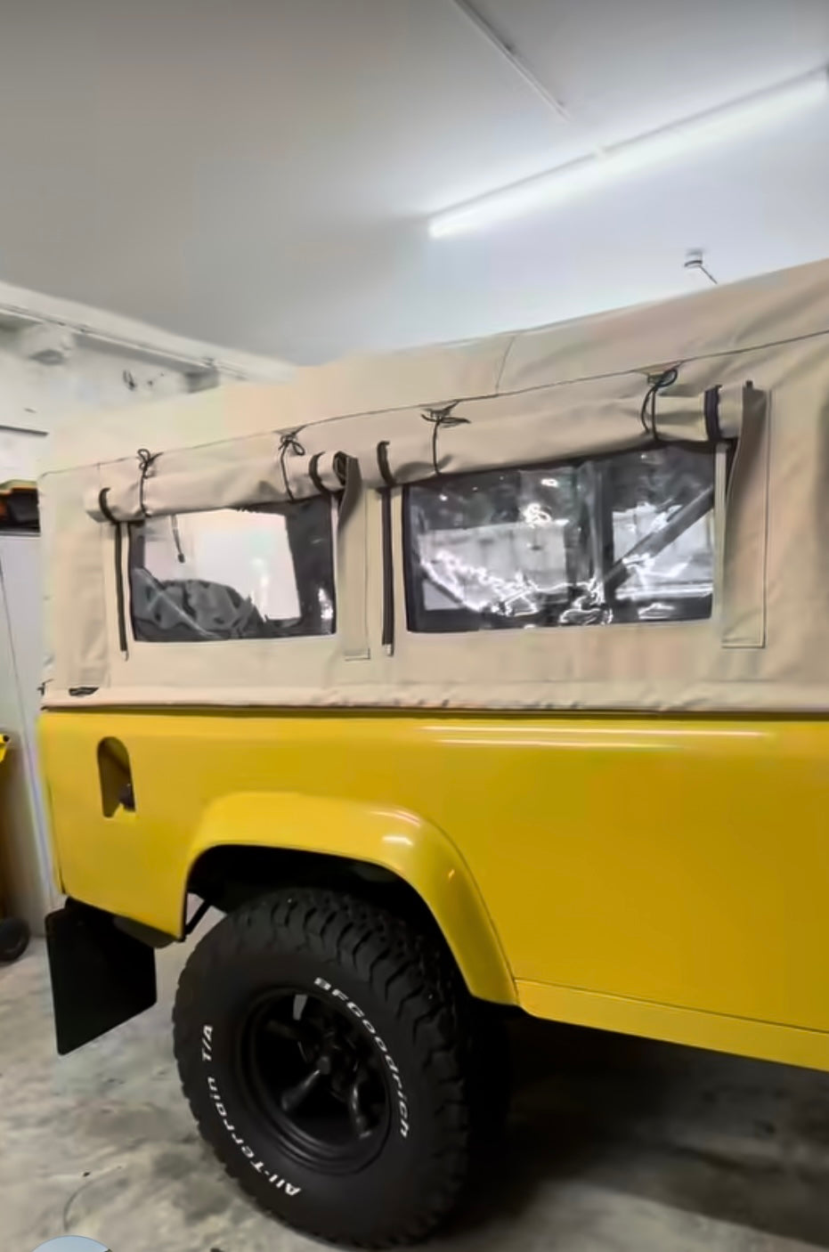 110&quot; - Land Rover Defender - Full Hood - With Side Windows &amp; Blinds (FYSW) (Not NAS)
