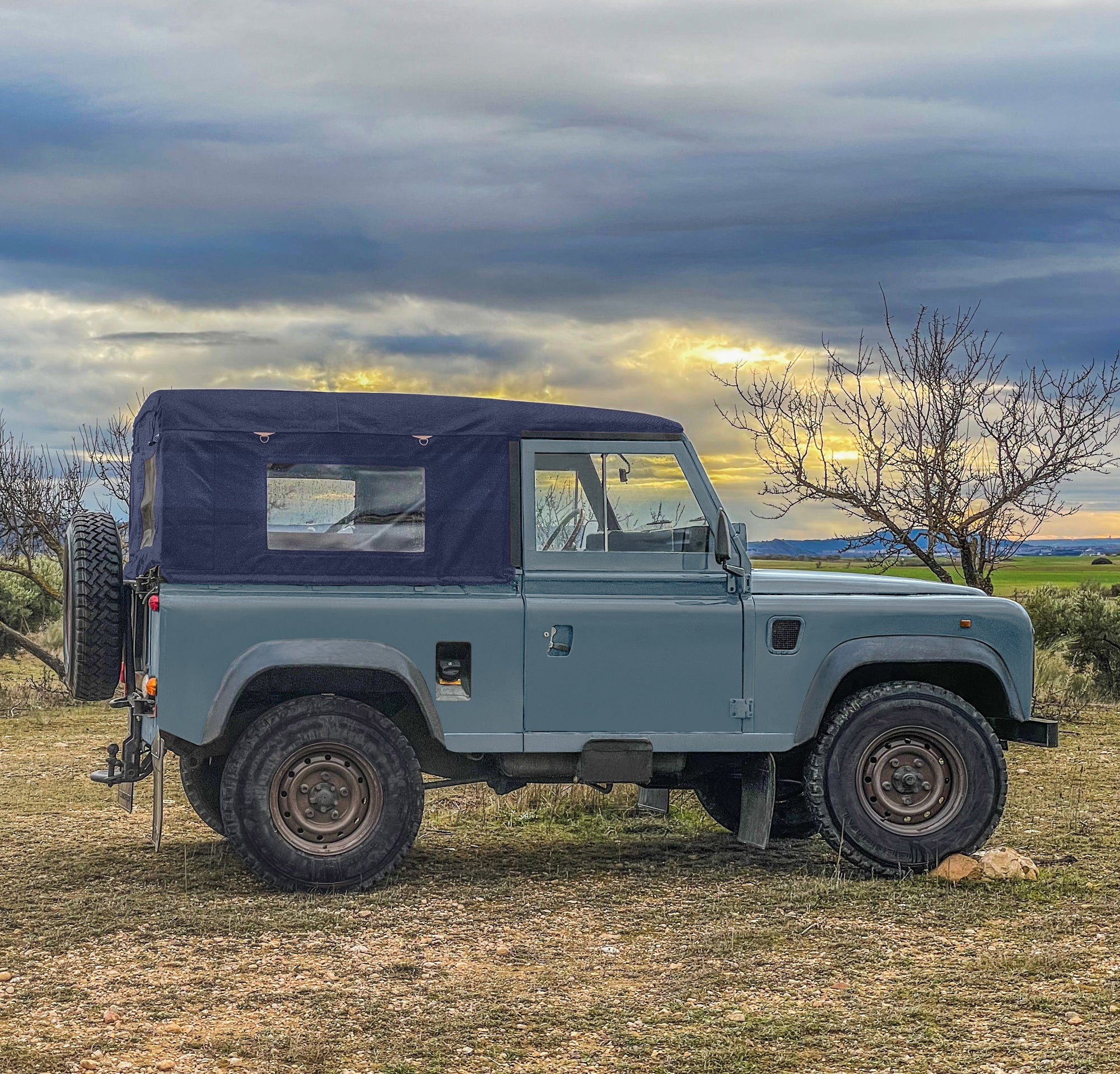 90&quot; - Land Rover Defender - Full Hood - With Side Windows (WSW) (No NAS)