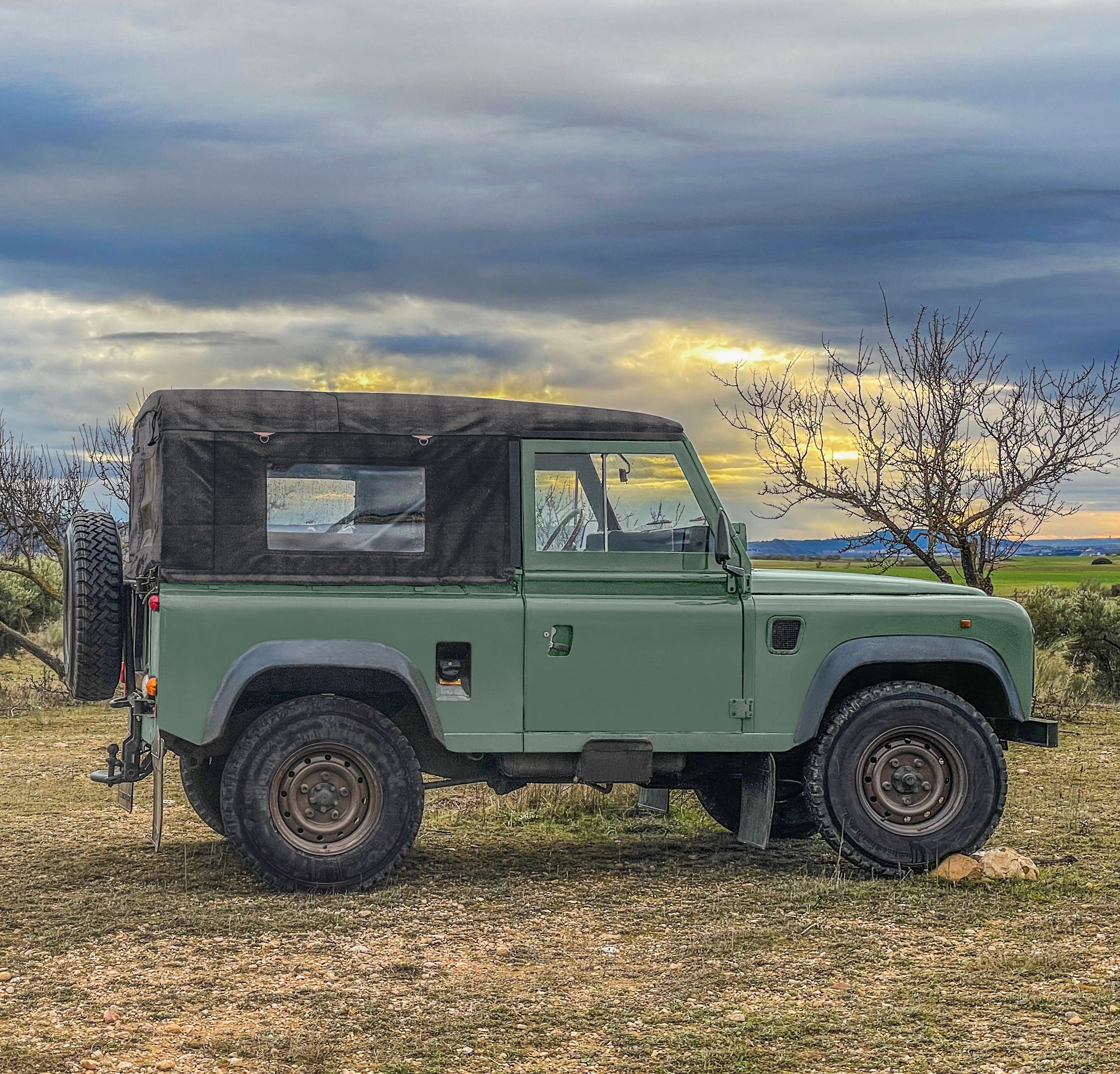 90&quot; - Land Rover Defender - Full Hood - With Side Windows (WSW) (No NAS)