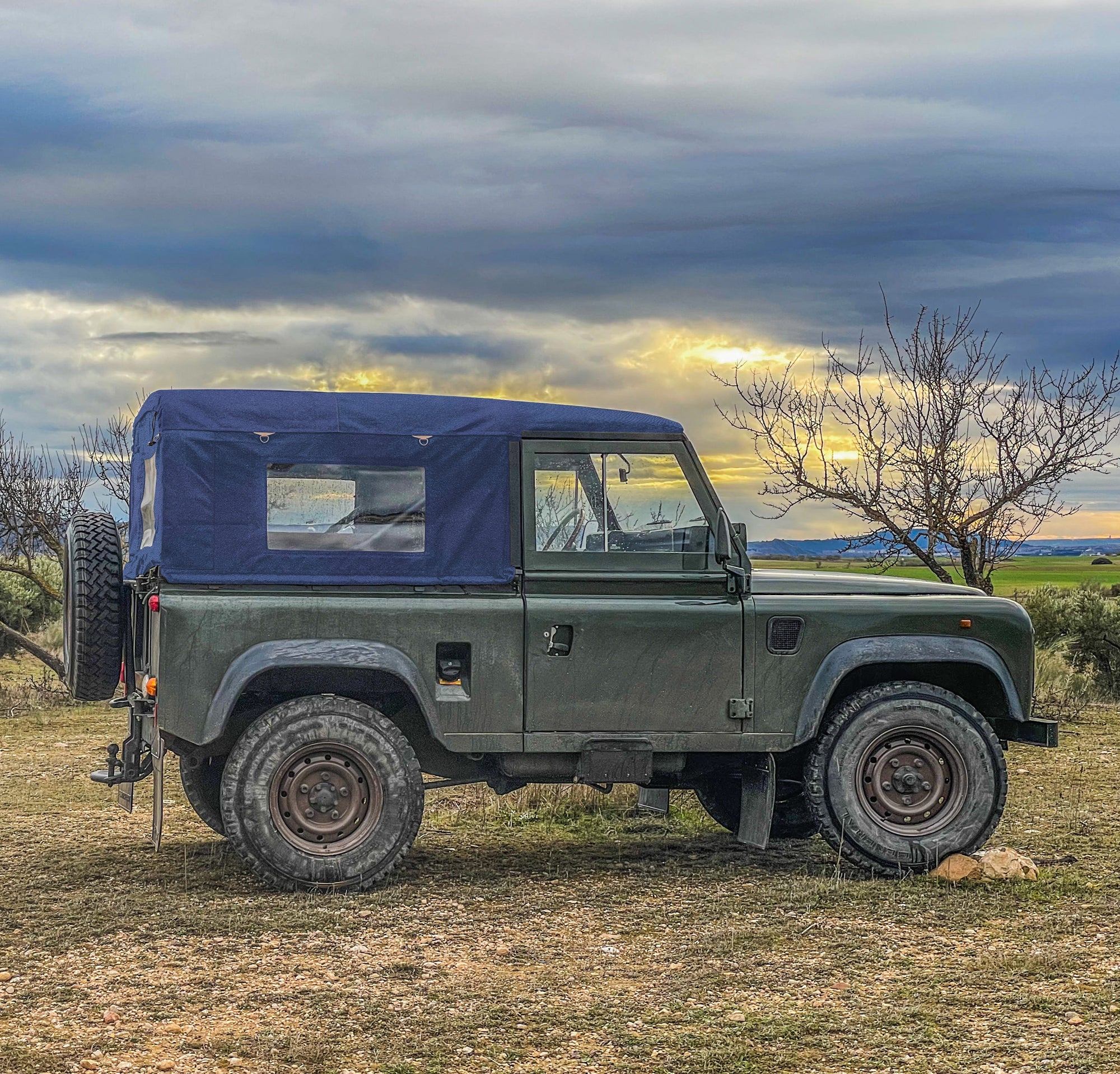 90&quot; - Land Rover Defender - Full Hood - With Side Windows (WSW) (No NAS)