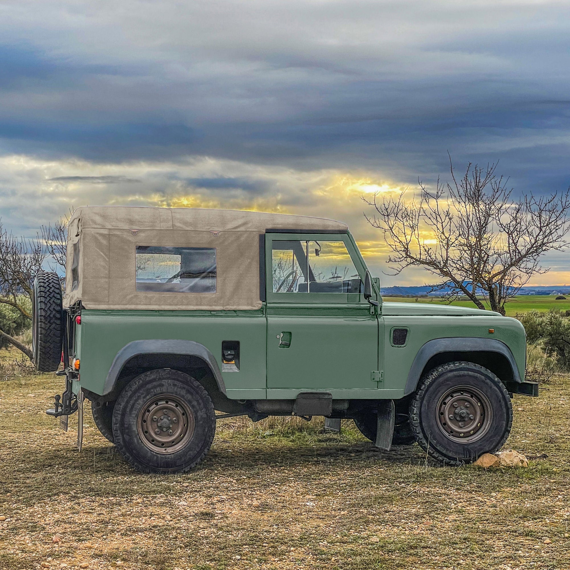 90&quot; - Land Rover Defender - Full Hood - With Side Windows (WSW) (No NAS)