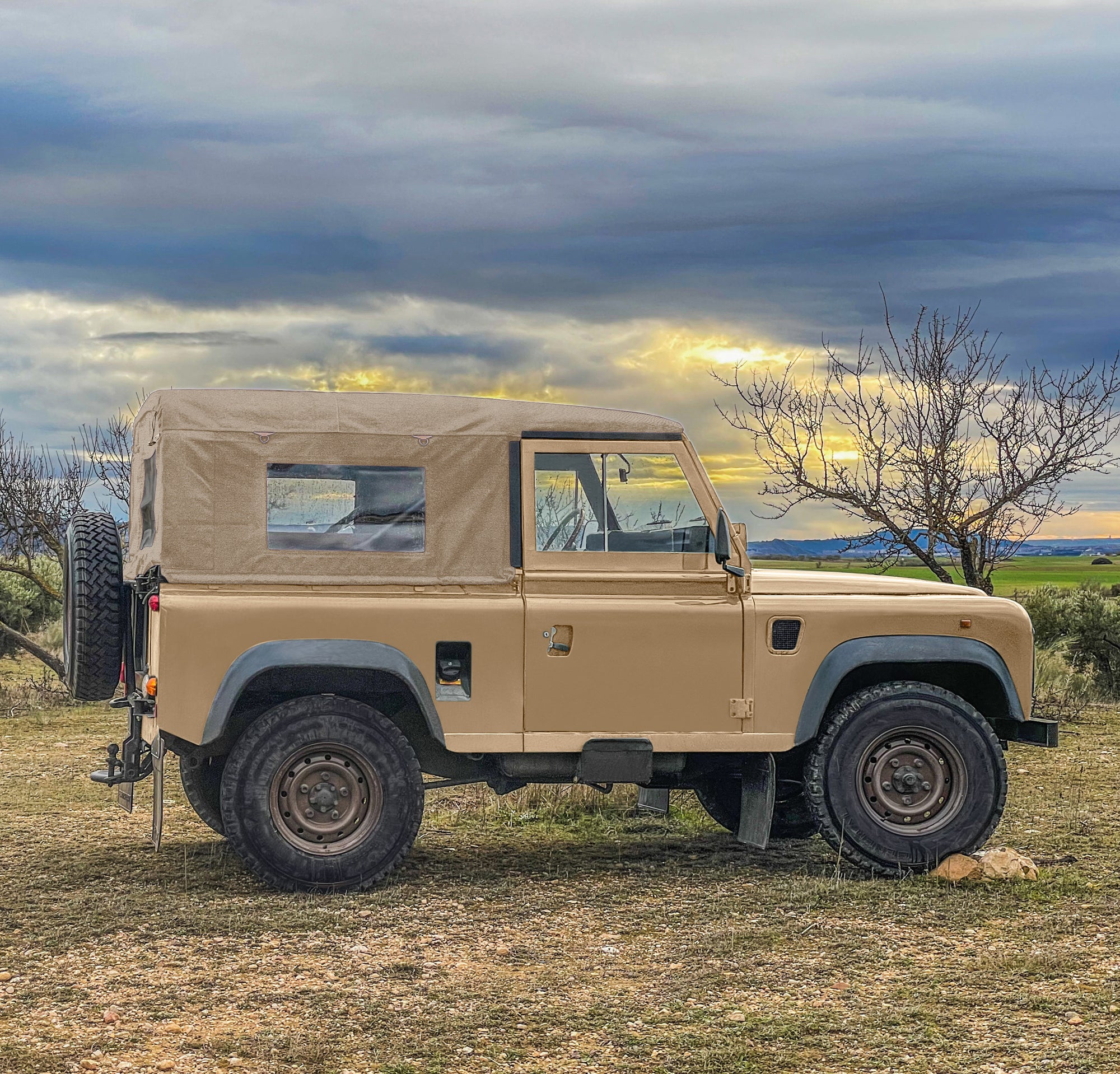 90&quot; - Land Rover Defender - Full Hood - With Side Windows (WSW) (No NAS)