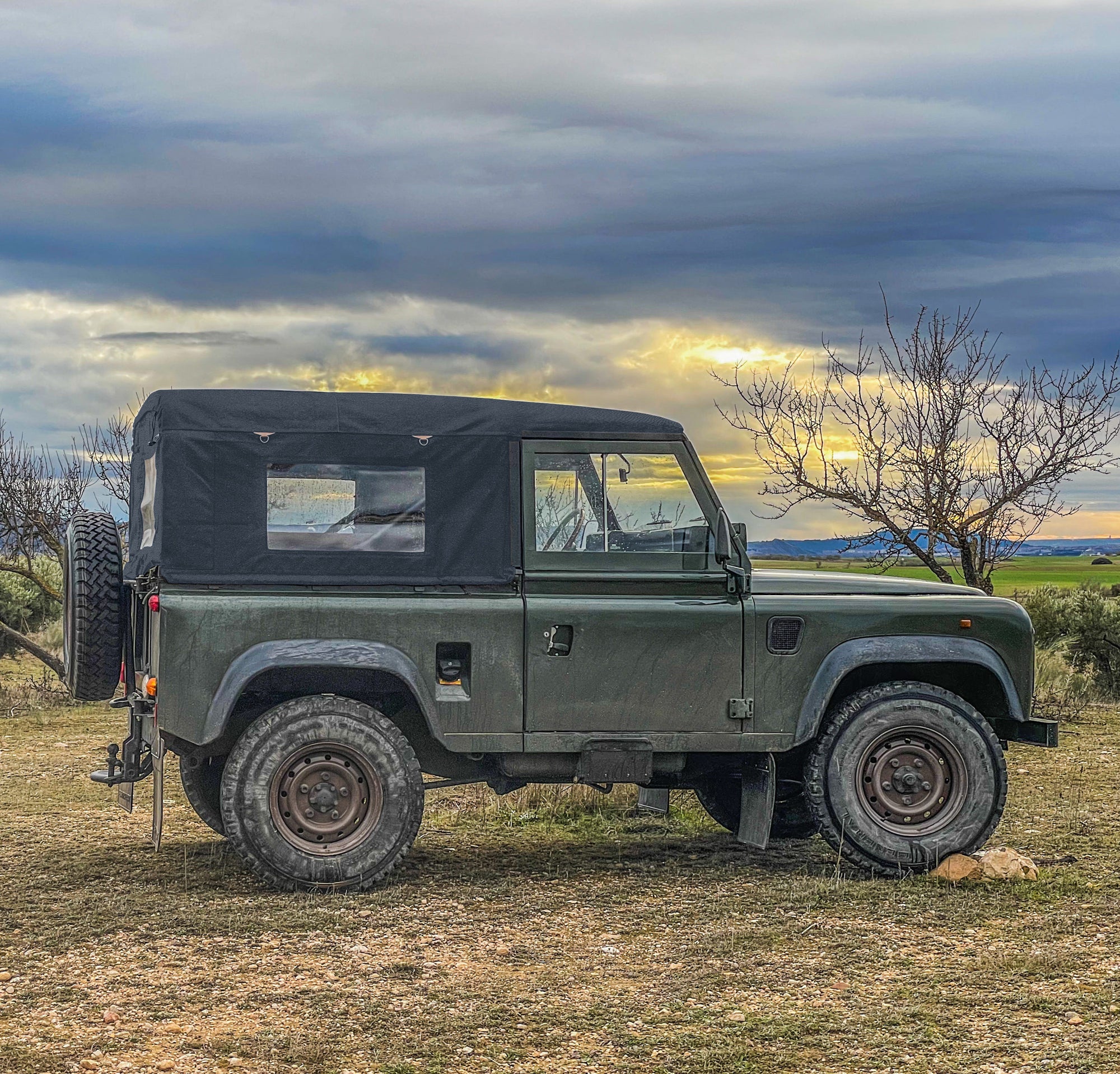 90&quot; - Land Rover Defender - Full Hood - With Side Windows (WSW) (No NAS)