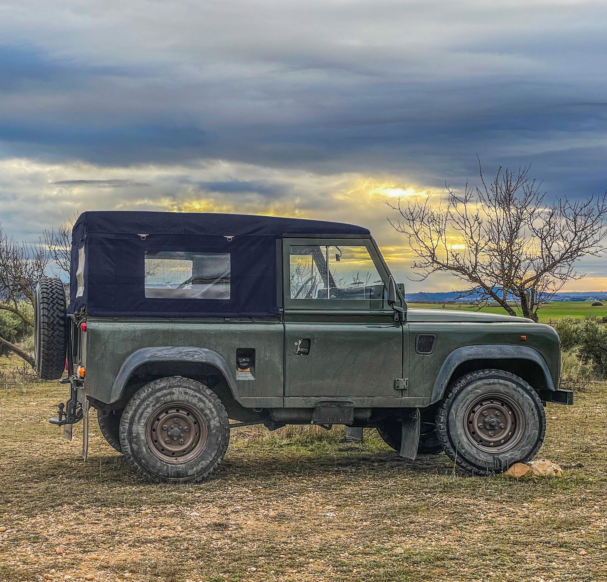 90&quot; - Land Rover Defender - Full Hood - With Side Windows (WSW) (No NAS)