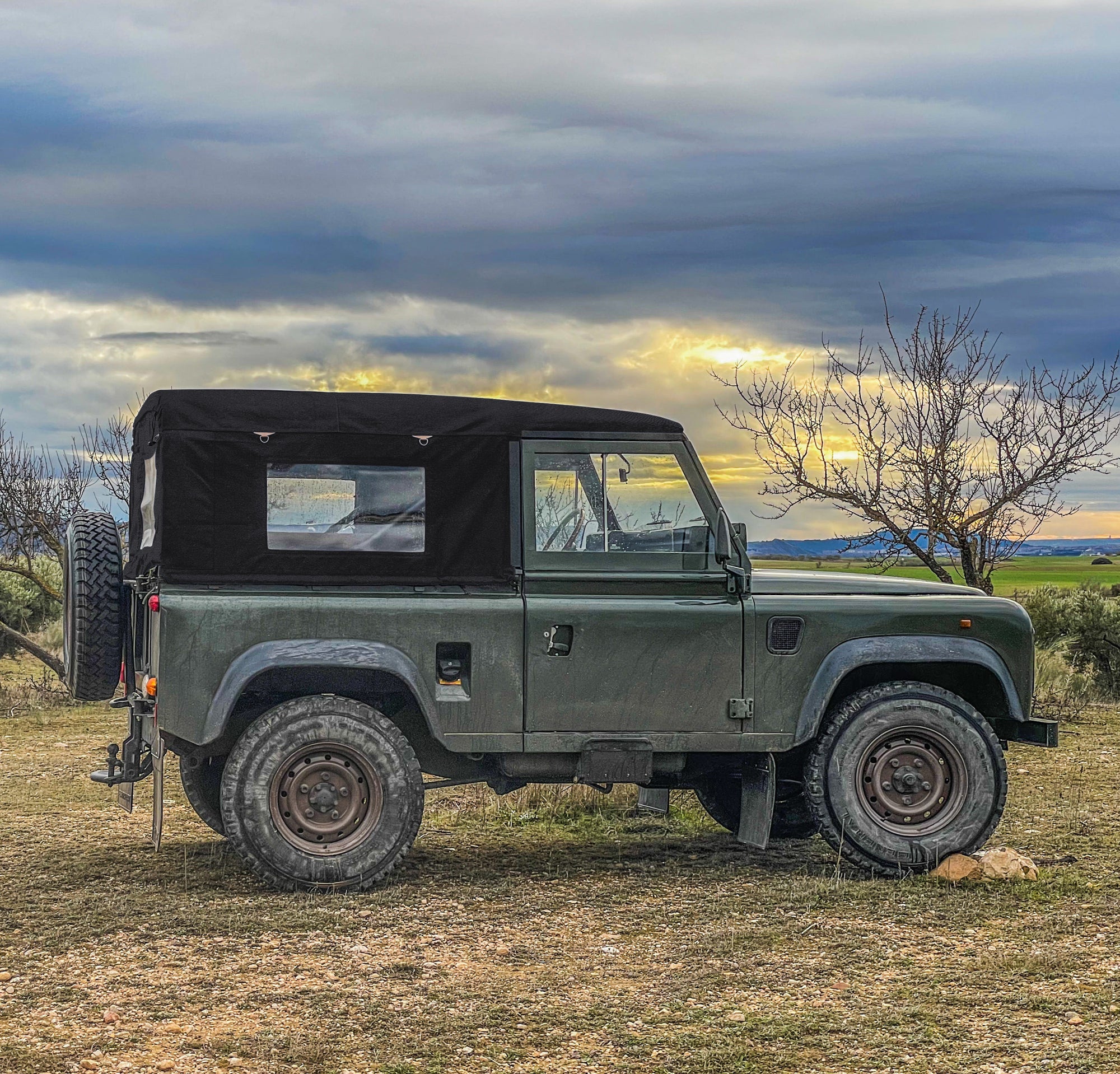 90&quot; - Land Rover Defender - Full Hood - With Side Windows (WSW) (No NAS)