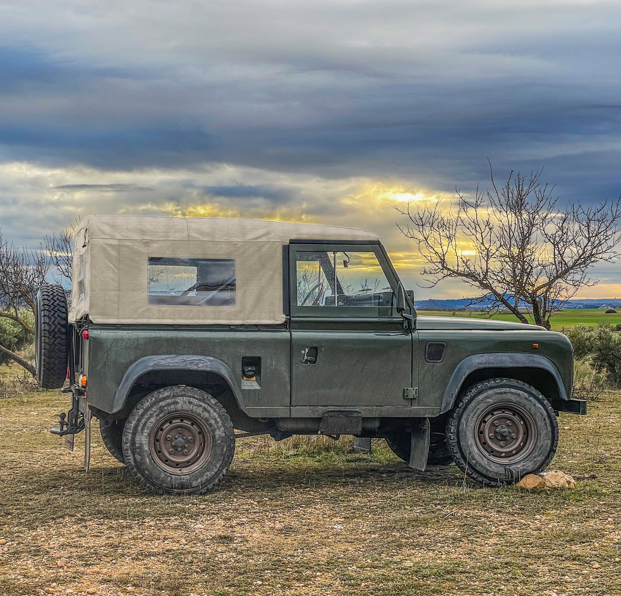 90&quot; - Land Rover Defender - Full Hood - With Side Windows (WSW) (No NAS)