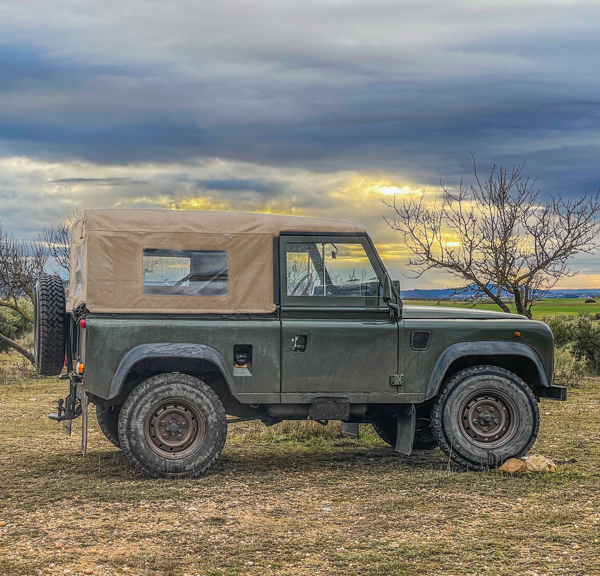 90&quot; - Land Rover Defender - Full Hood - With Side Windows (WSW) (No NAS)