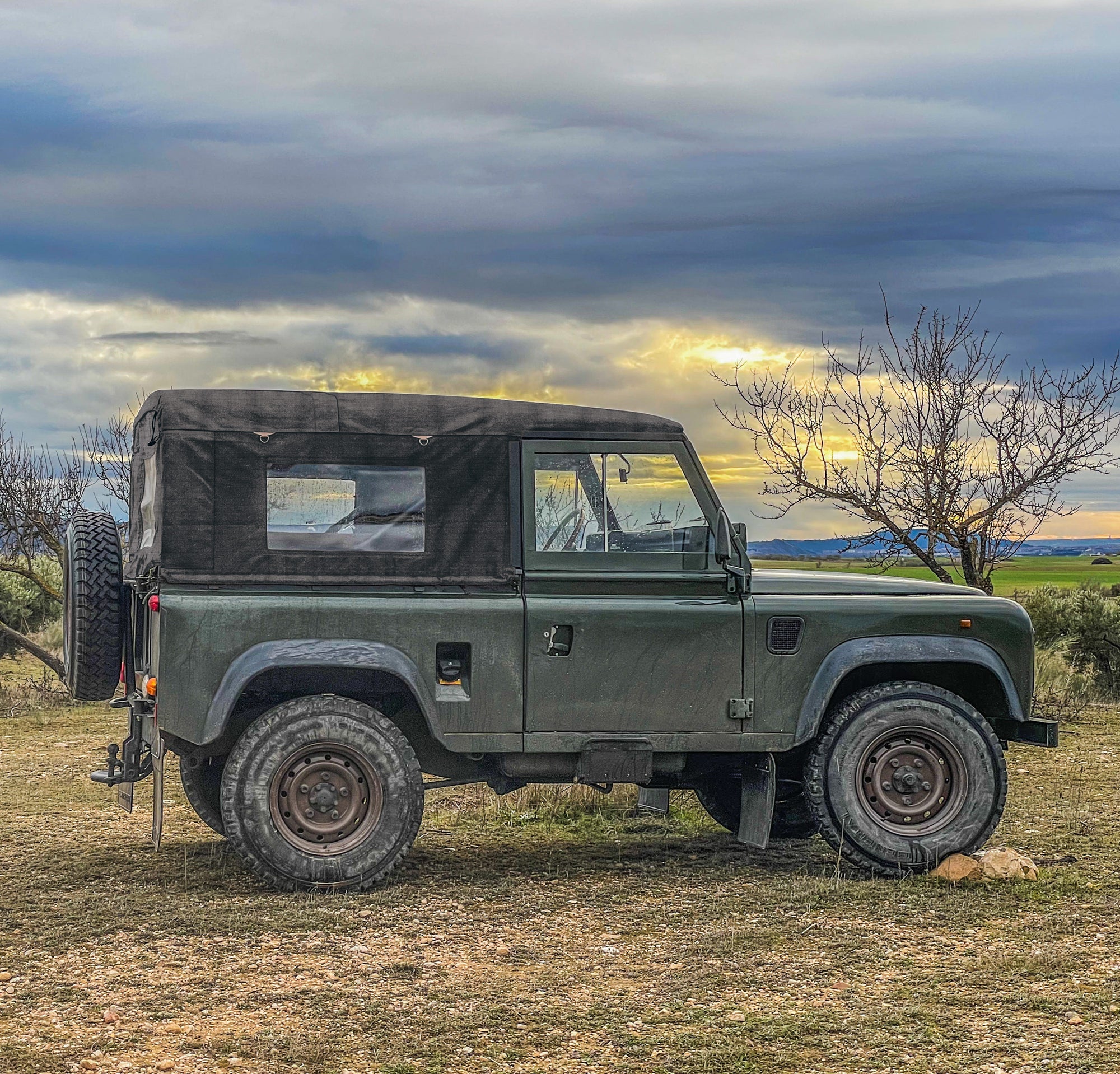 90&quot; - Land Rover Defender - Full Hood - With Side Windows (WSW) (No NAS)
