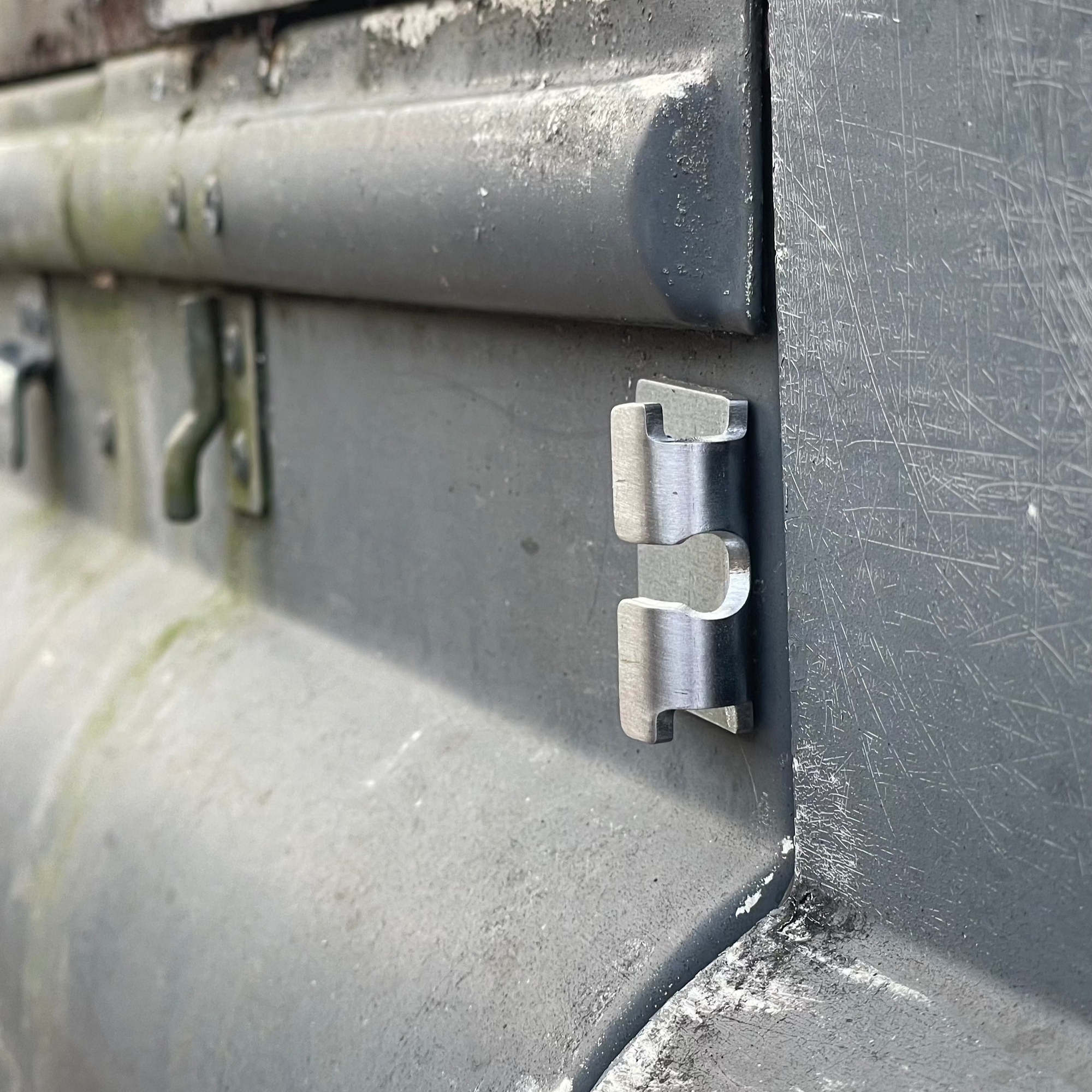 Land Rover Hook Cleat